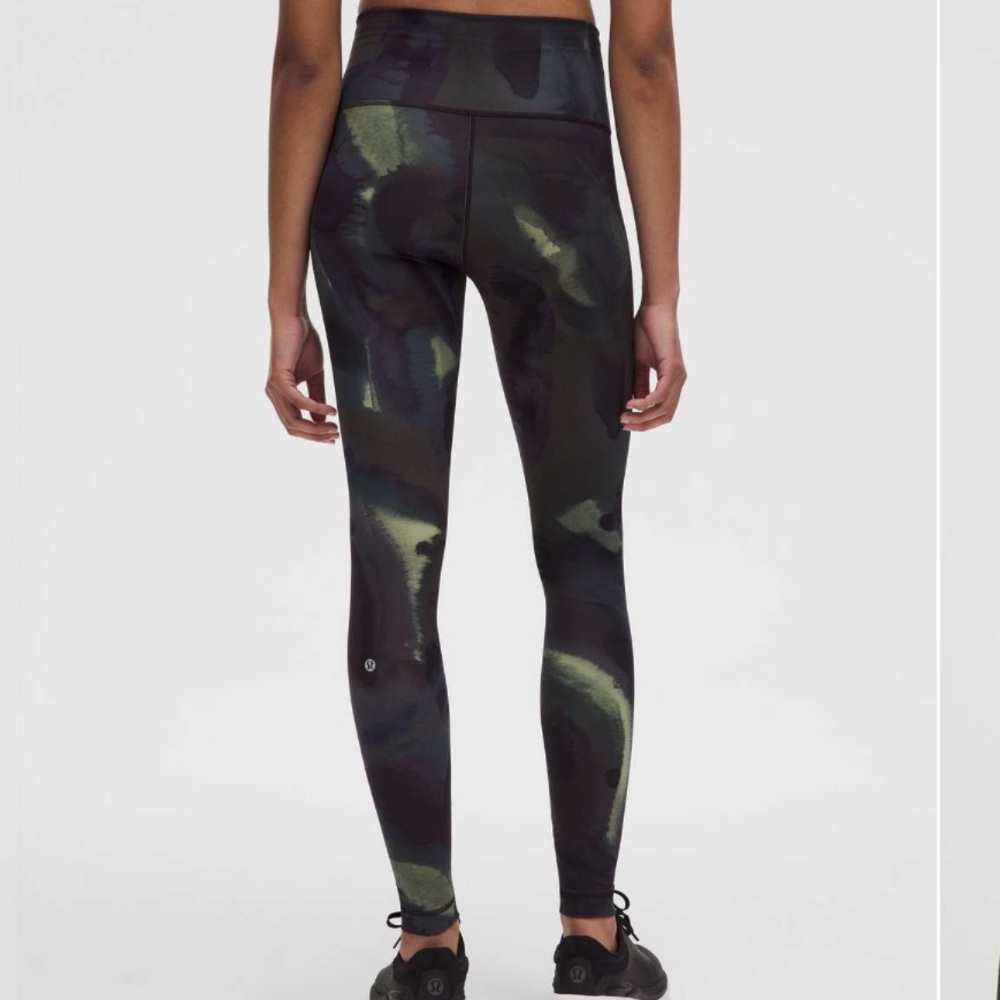 Lululemon Wunder Train High-Rise Tight 28"
Ink Islands Burnside Multi
